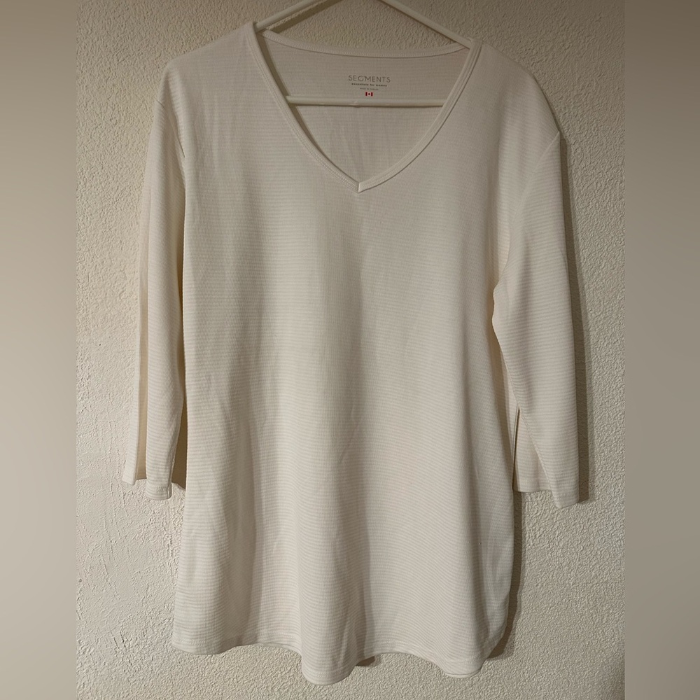 Segments Top Women Cream Tencel Textured  3/4 Sleeve V neck Made in CanadaSize L